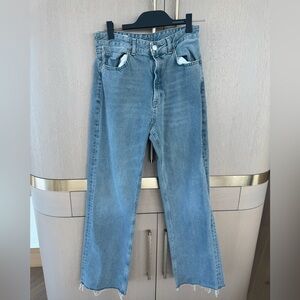 Zara flare jeans super comfortable and stretchy size 8 
Eu 40